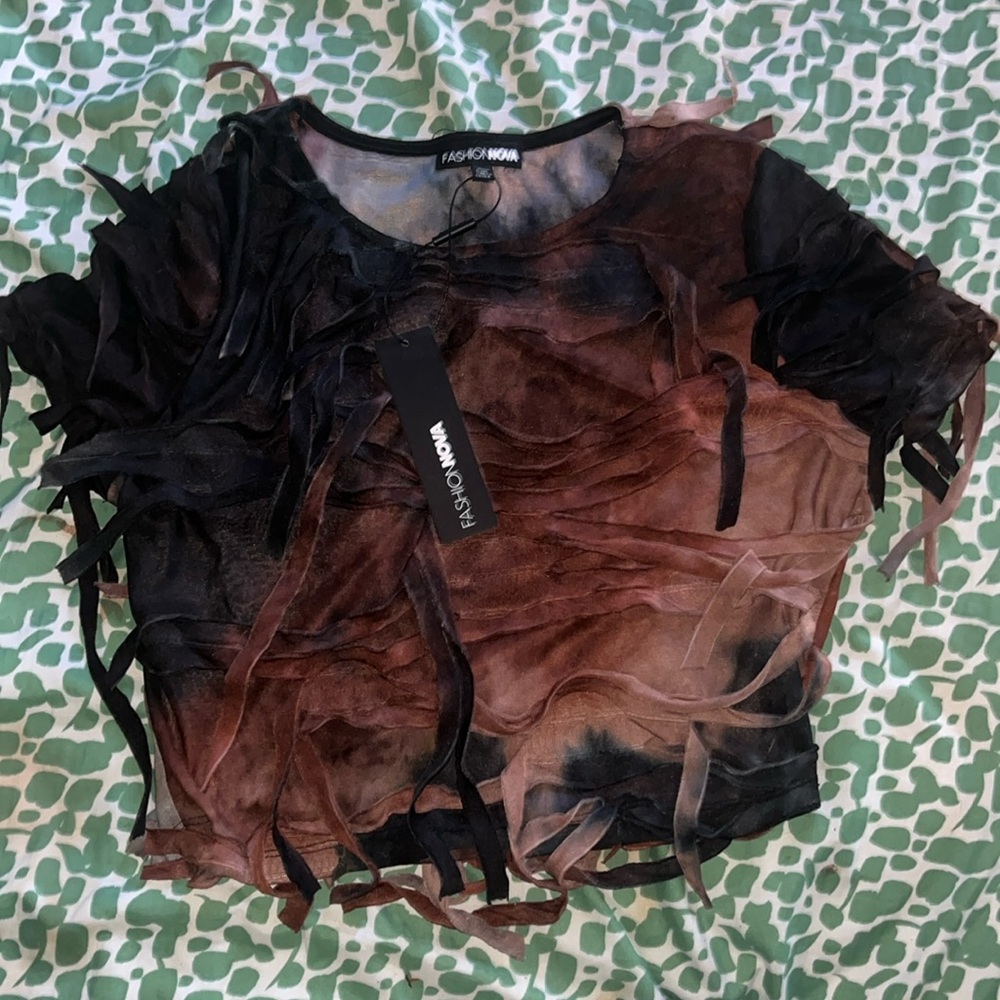Nelly distressed baby tee